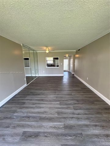 8060 N Sunrise Lakes Dr 105, Sunrise, FL 33322
