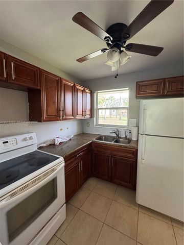 8060 N Sunrise Lakes Dr 105, Sunrise, FL 33322