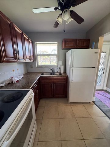 8060 N Sunrise Lakes Dr 105, Sunrise, FL 33322