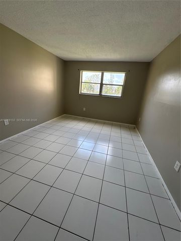 8060 N Sunrise Lakes Dr 105, Sunrise, FL 33322