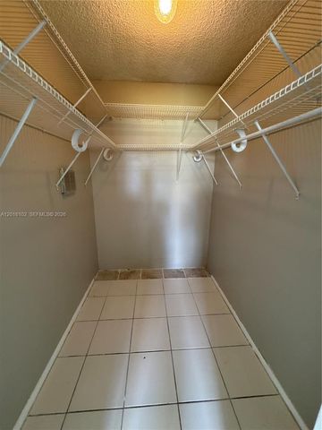 8060 N Sunrise Lakes Dr 105, Sunrise, FL 33322