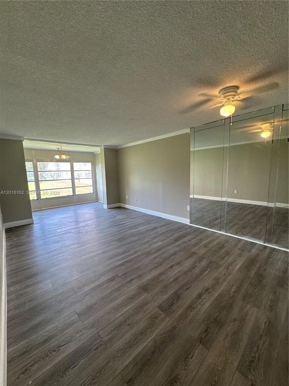 8060 N Sunrise Lakes Dr 105, Sunrise, FL 33322