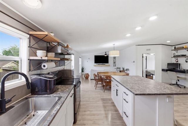 580 Railyard DR, Kyle, TX 78640
