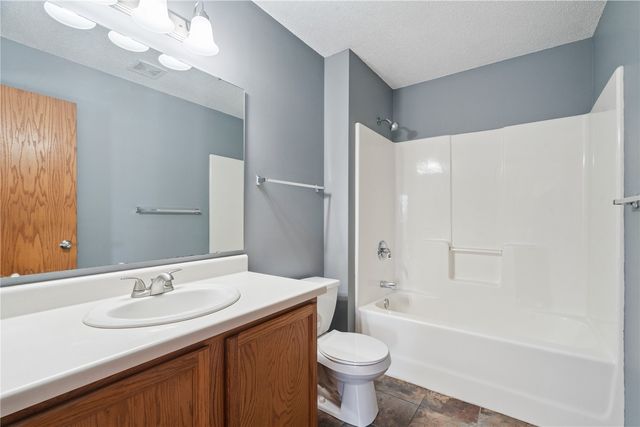 3120 Wilson Avenue SW 6, Cedar Rapids, IA 52404