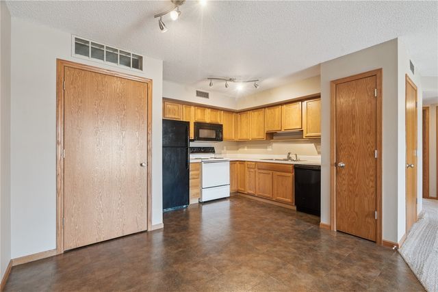 3120 Wilson Avenue SW 6, Cedar Rapids, IA 52404