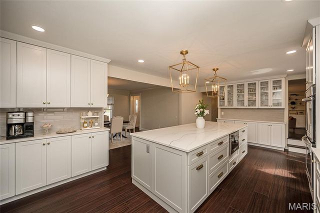 3822 Rock Bluff Court, Oakville, MO 63129