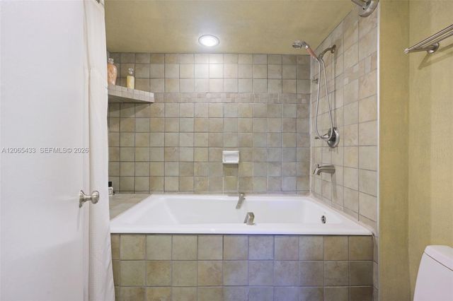 20401 NE 30th Avenue 320-8, Aventura, FL 33180
