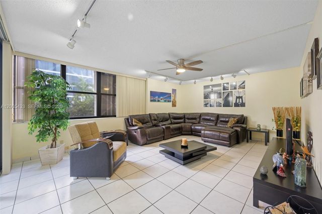 20401 NE 30th Avenue 320-8, Aventura, FL 33180