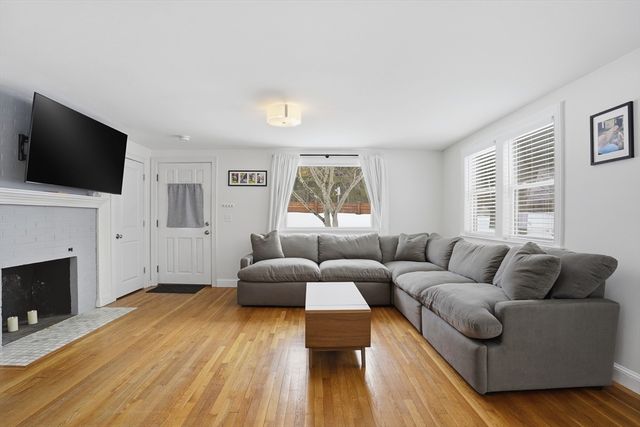 2 Hemenway Road, Framingham, MA 01701