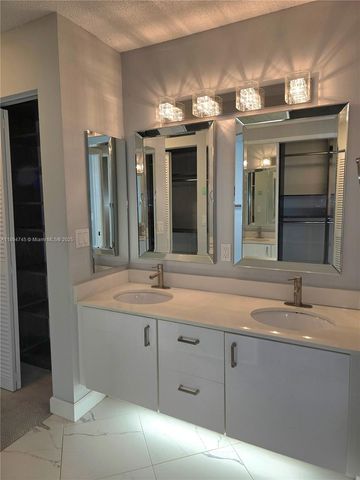 7440 Granville Dr 213, Tamarac, FL 33321