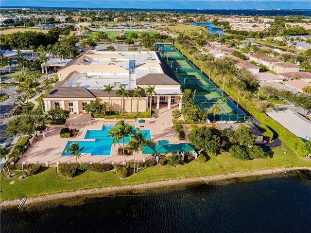 7440 Granville Dr 213, Tamarac, FL 33321