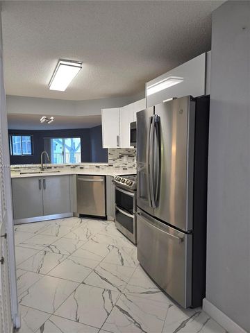 7440 Granville Dr 213, Tamarac, FL 33321