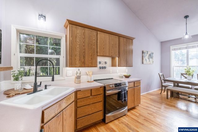 1221 Montgomery Pl NE, Albany, OR 97321