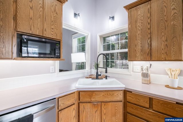 1221 Montgomery Pl NE, Albany, OR 97321