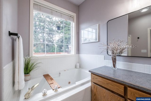 1221 Montgomery Pl NE, Albany, OR 97321