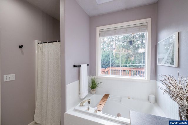 1221 Montgomery Pl NE, Albany, OR 97321