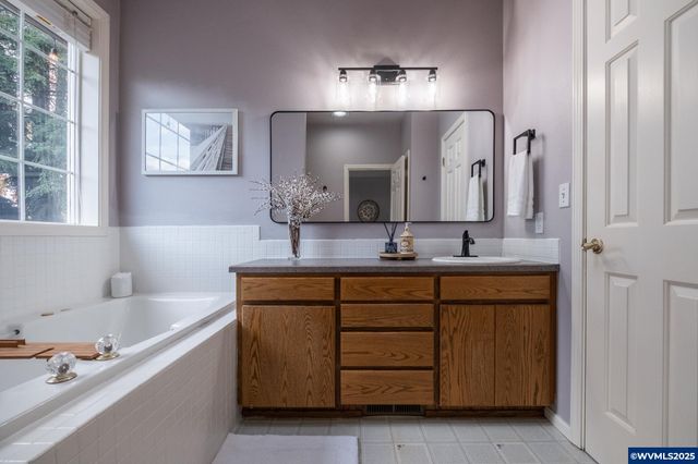 1221 Montgomery Pl NE, Albany, OR 97321