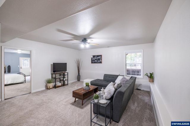 1221 Montgomery Pl NE, Albany, OR 97321