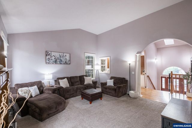 1221 Montgomery Pl NE, Albany, OR 97321