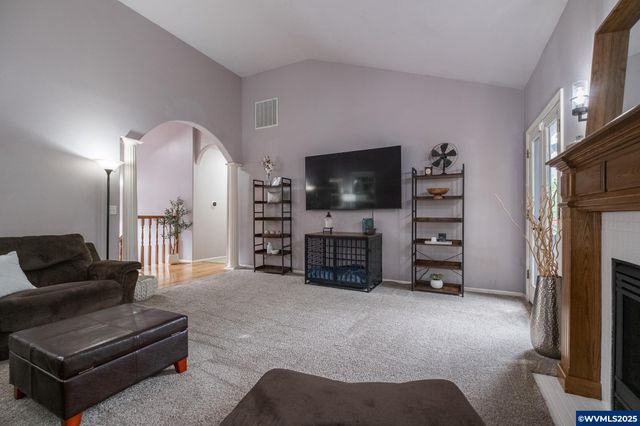 1221 Montgomery Pl NE, Albany, OR 97321