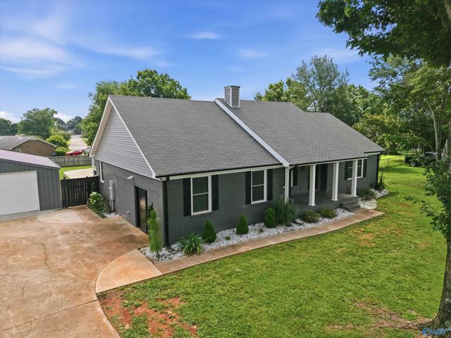 105 Hazelwood Drive, Hazel Green, AL 35750