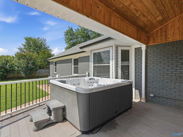 105 Hazelwood Drive, Hazel Green, AL 35750