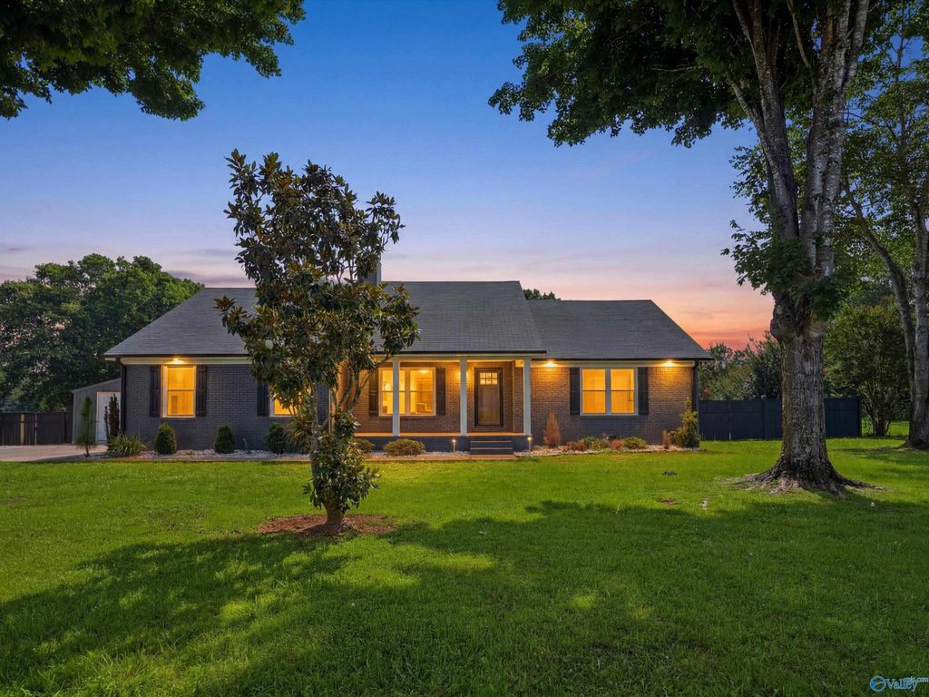 105 Hazelwood Drive, Hazel Green, AL 35750