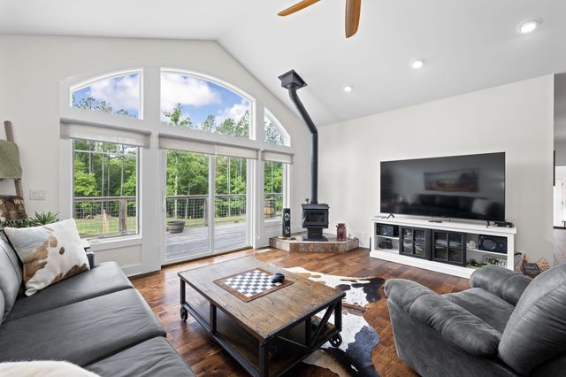 655 Thunder Ridge Drive, South Pittsburg, TN 37380
