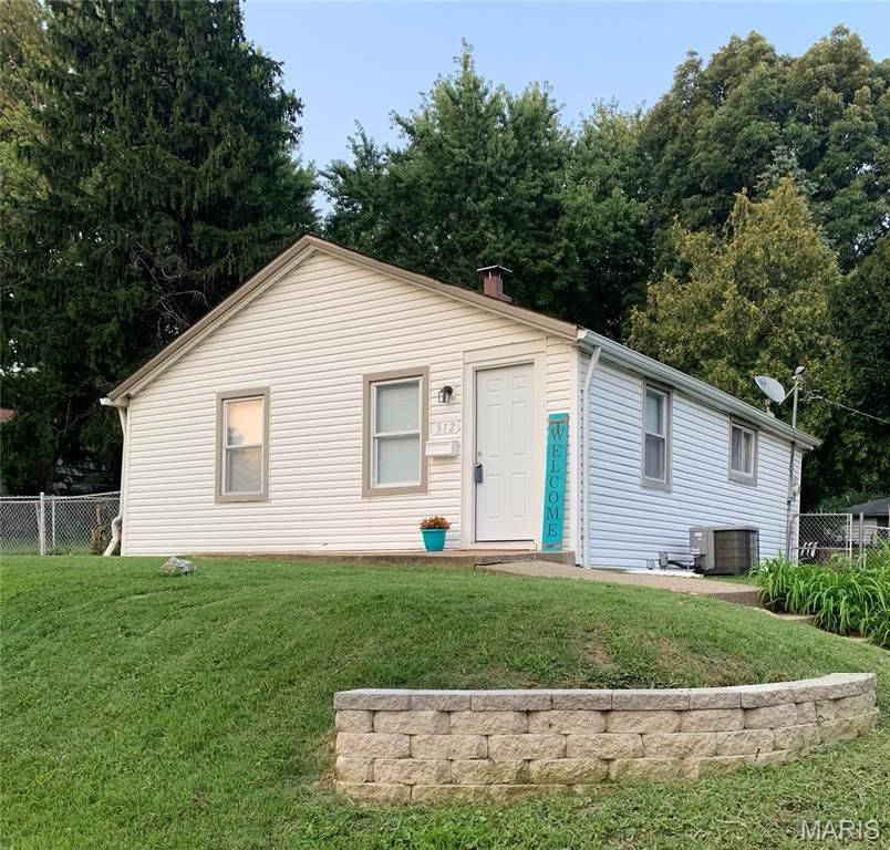 312 Superior Drive, Ferguson, MO 63135