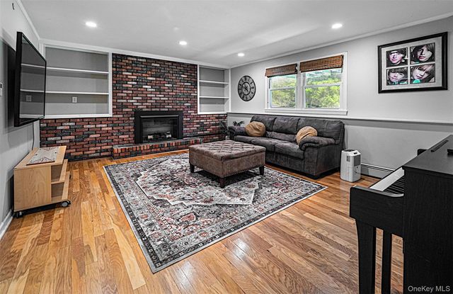 34 Waterbury Road, Warwick, NY 10990