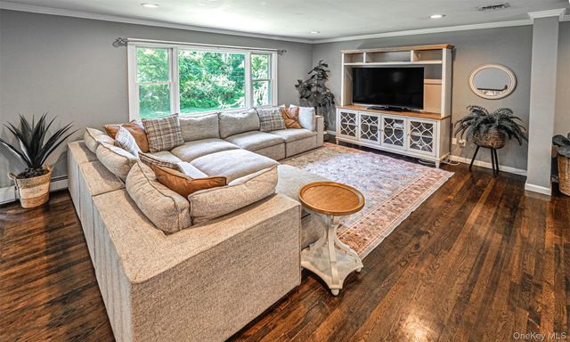 34 Waterbury Road, Warwick, NY 10990