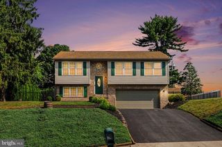 103 GREENWOOD DR, New Cumberland, PA 17070