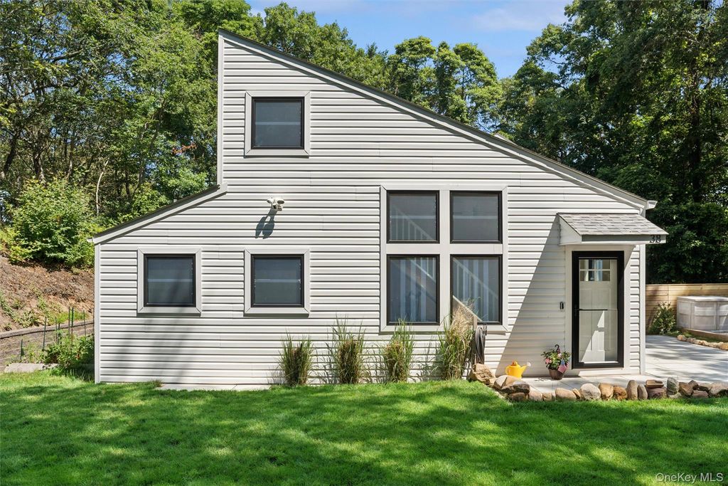 356 Oakleigh Avenue 38, Baiting Hollow, NY 11933