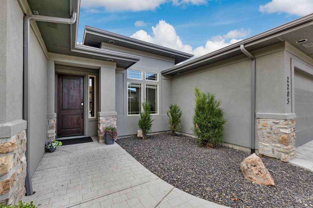 2205 W Verona Dr, Meridian, ID 83646 photo 2