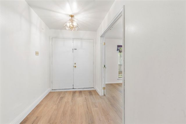 8903 Roos Road, Houston, TX 77036