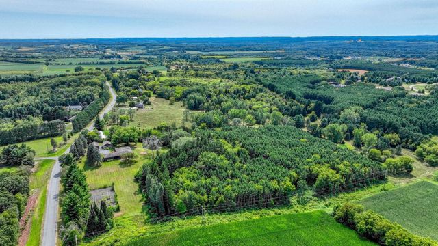 5892 Graff Road, Eau Claire, WI 54701