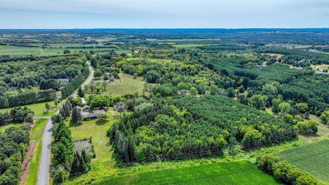 5892 Graff Road, Eau Claire, WI 54701