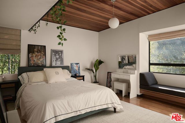 2496 Mandeville Canyon Road, Los Angeles, CA 90049