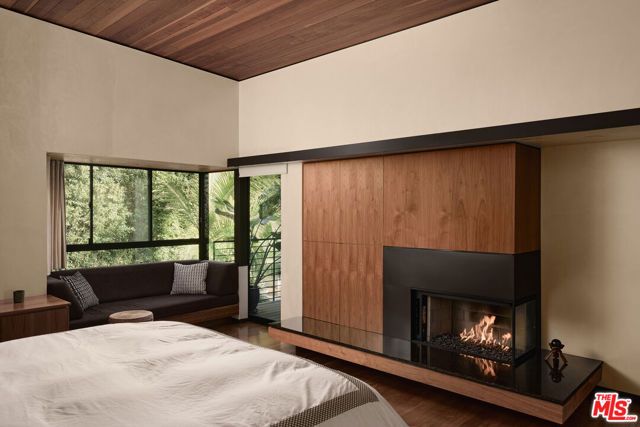 2496 Mandeville Canyon Road, Los Angeles, CA 90049