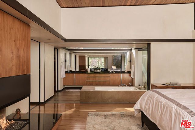 2496 Mandeville Canyon Road, Los Angeles, CA 90049