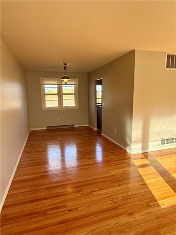 178 Canonchet Drive, Portsmouth, RI 02871