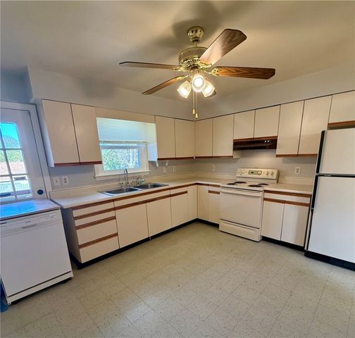 178 Canonchet Drive, Portsmouth, RI 02871