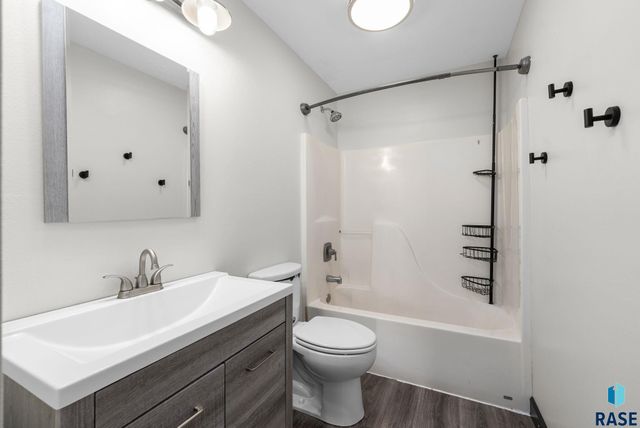 215 Atkins Cir Circle, Tea, SD 57064