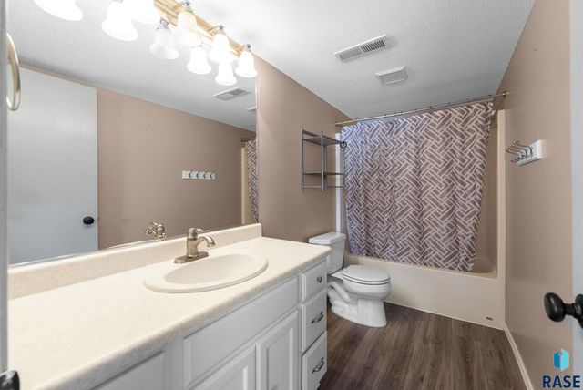 215 Atkins Cir Circle, Tea, SD 57064