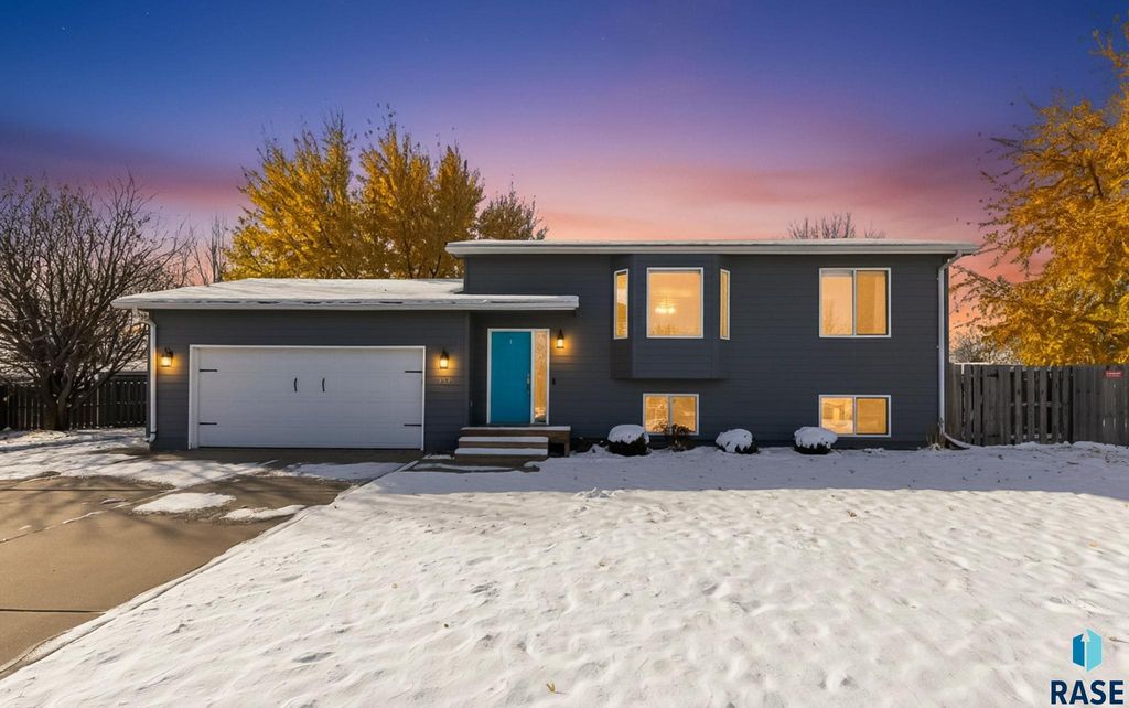 215 Atkins Cir Circle, Tea, SD 57064