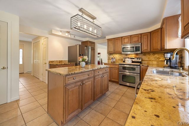 5881 Fieldstone Drive, Cazenovia, NY 13035