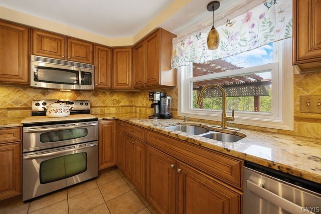 5881 Fieldstone Drive, Cazenovia, NY 13035