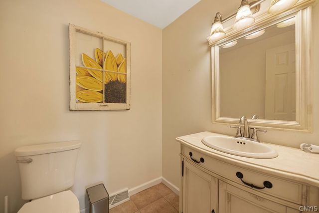 5881 Fieldstone Drive, Cazenovia, NY 13035