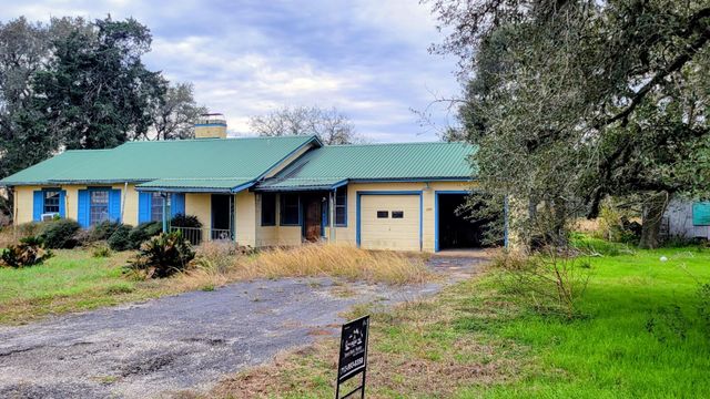1105 Clipson Road, Eagle Lake, TX 77434