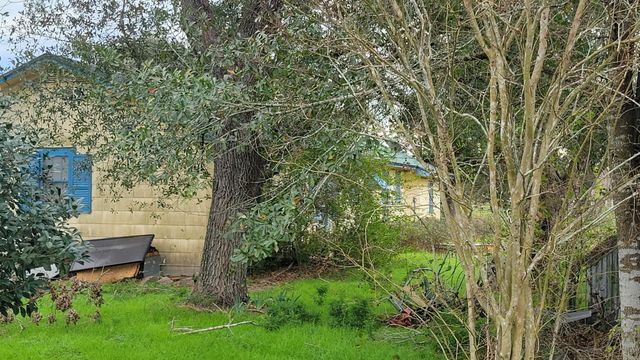 1105 Clipson Road, Eagle Lake, TX 77434